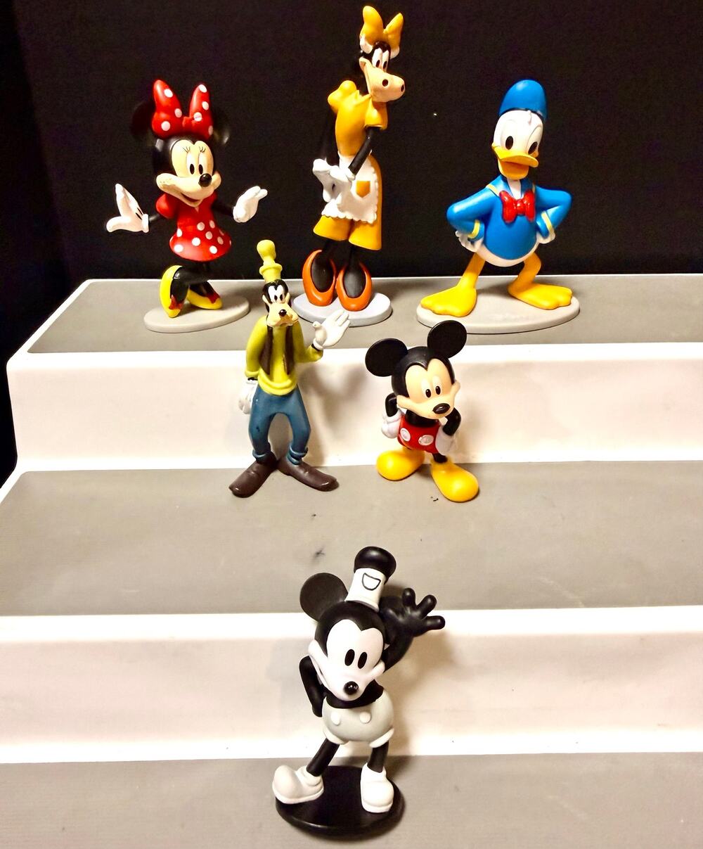 Disney Store Authentic Mickey Mouse and Friends Figurine Play Set